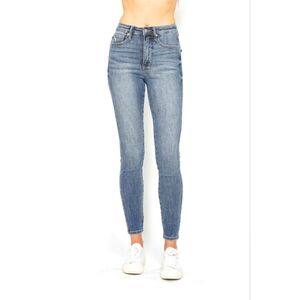 Just In!! Judy Blue Full Size Tummy Control Contrast Wash Skinny Jeans.